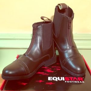 Child’s riding boot, size 1, brown zip